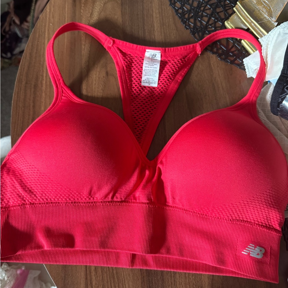 New Balance Women's Vibrant Res Sports Bra